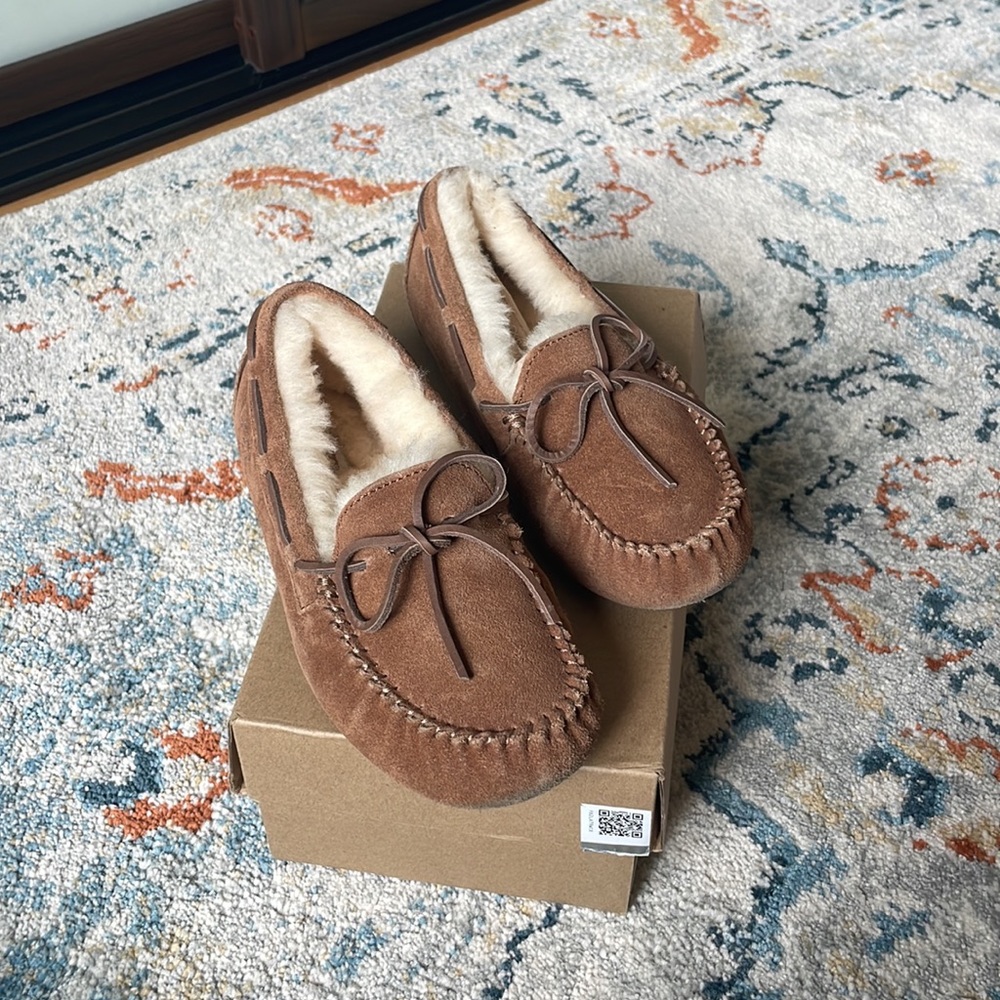 UGG MOCCASINS